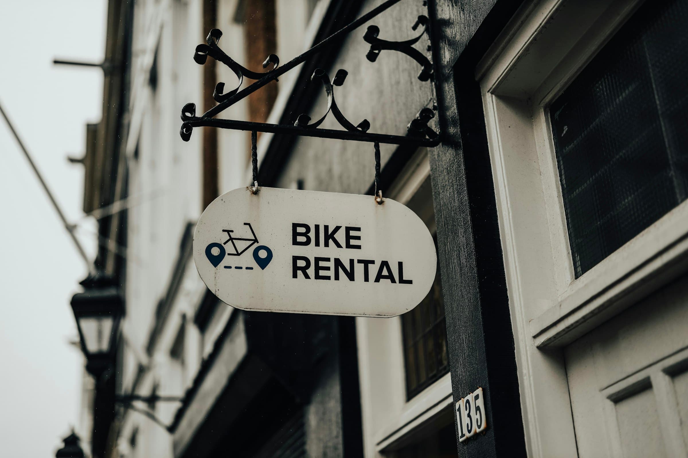 Contrato de alquiler y llaves de vivienda