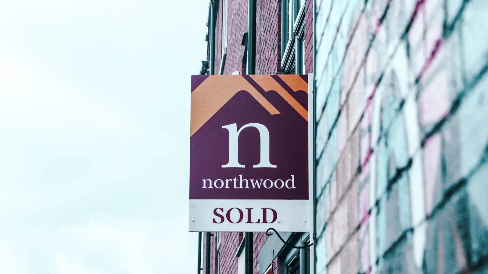 Cartel de venta en una vivienda